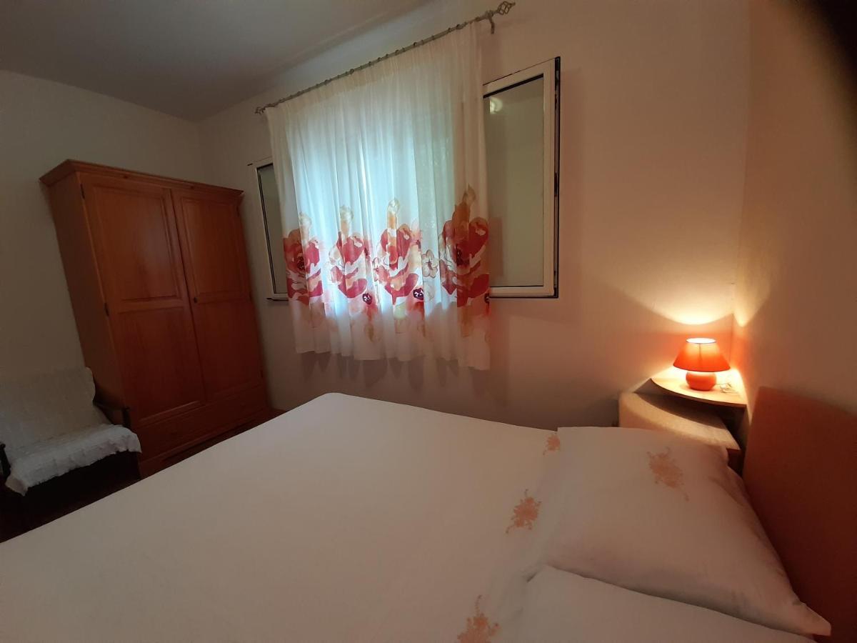 House-Apartments Ela -Mirca- Family Holiday Mirca  Экстерьер фото