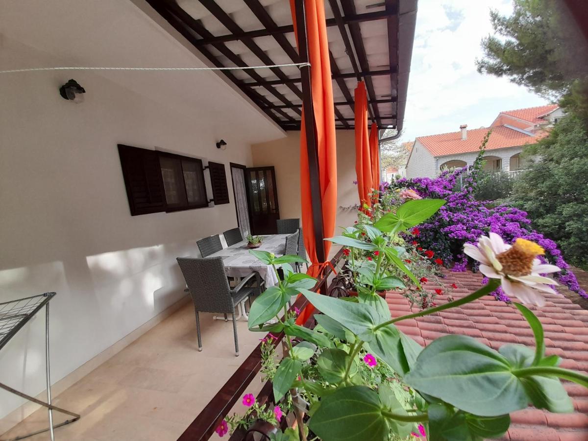 House-Apartments Ela -Mirca- Family Holiday Mirca  Экстерьер фото