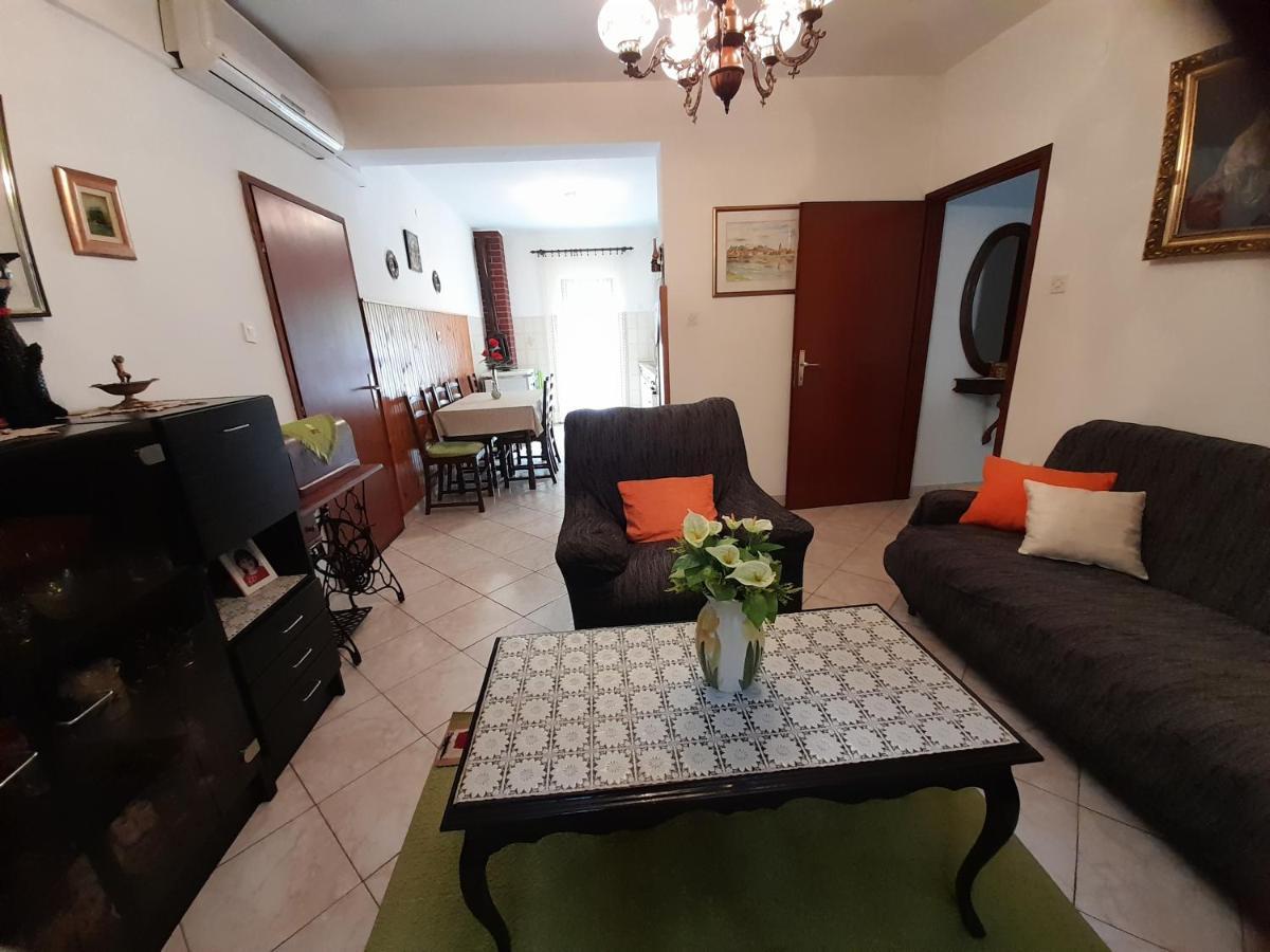 House-Apartments Ela -Mirca- Family Holiday Mirca  Экстерьер фото