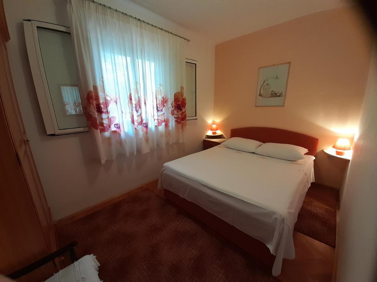 House-Apartments Ela -Mirca- Family Holiday Mirca  Экстерьер фото